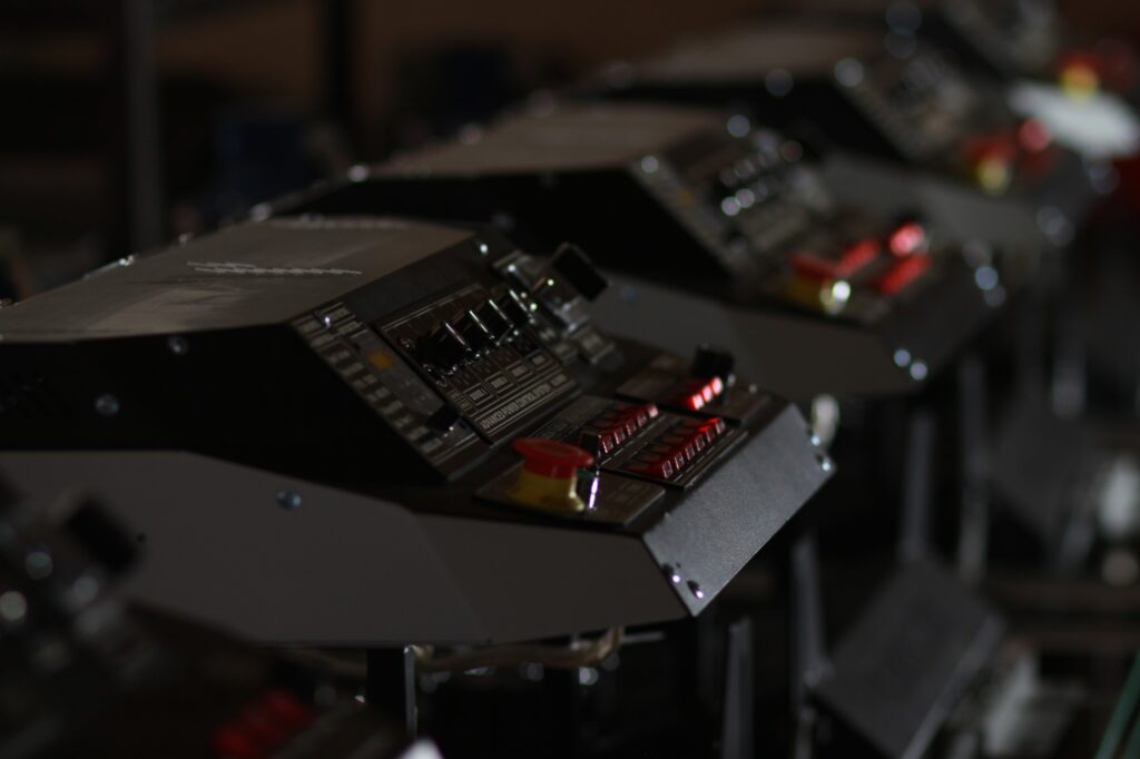 فلشها چرا پیر میشوند؟ راز عمر طولانی فلشهای صنعتی و علت اینکه فلش کارنسیلک سالها بدون استراحت کار میکند فلشها چرا پیر میشوند؟ راز عمر طولانی فلشهای صنعتی و علت اینکه فلش کارنسیلک سالها بدون استراحت کار میکند